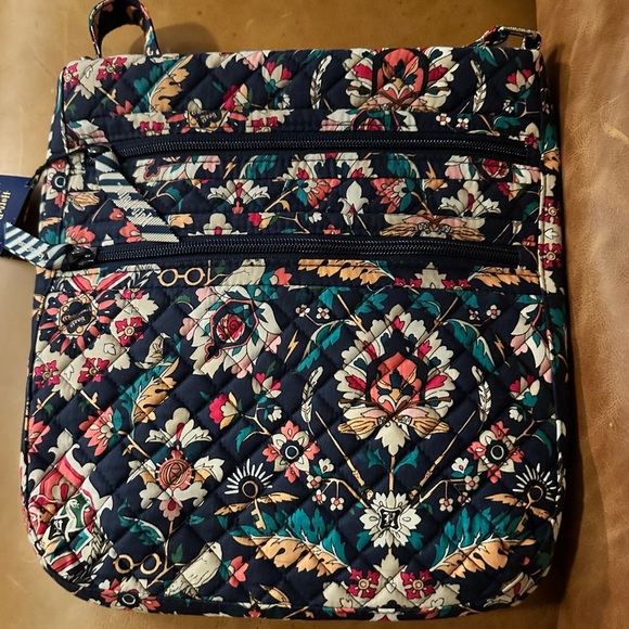 NWT Limited Edition Vera Bradley x Harry Potter Triple Zip Hipster - Picture 3 of 4